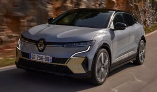 Renault Megane E-Tech Iconic - front tracking